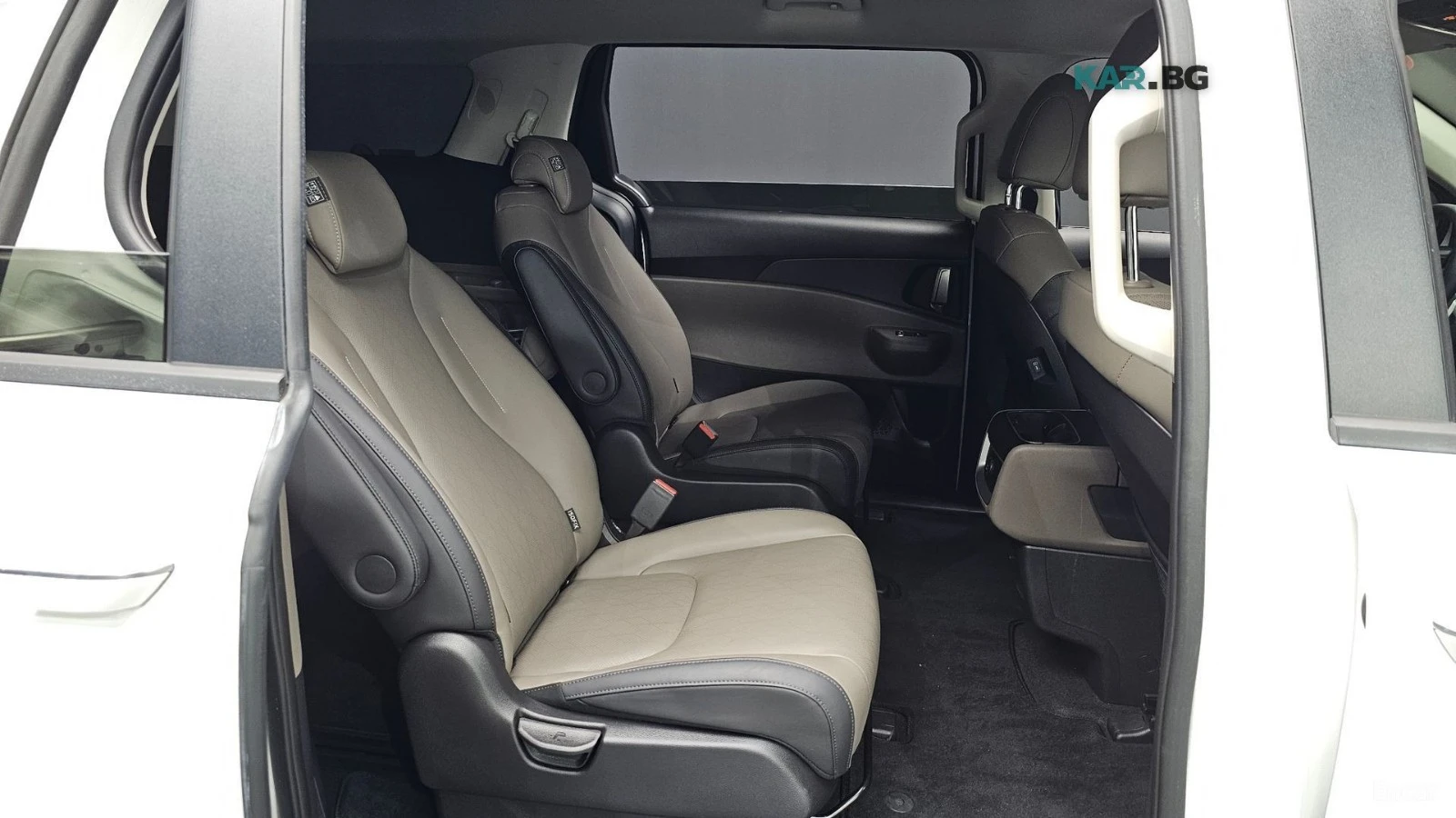 Kia Carnival PRESTIGE* 9МЕСТЕН* ДИСТРОНИК* ОБДУХВАНЕ* , снимка 10 - Автомобили и джипове - 56104044