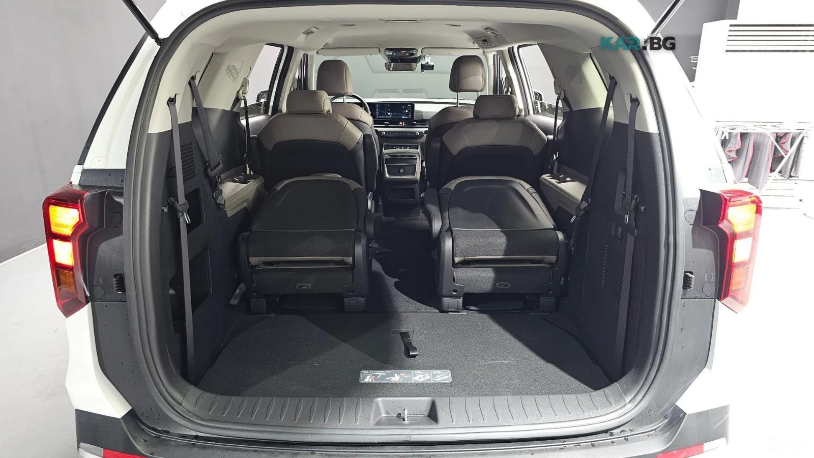 Kia Carnival PRESTIGE* 9МЕСТЕН* ДИСТРОНИК* ОБДУХВАНЕ* , снимка 14 - Автомобили и джипове - 56104044