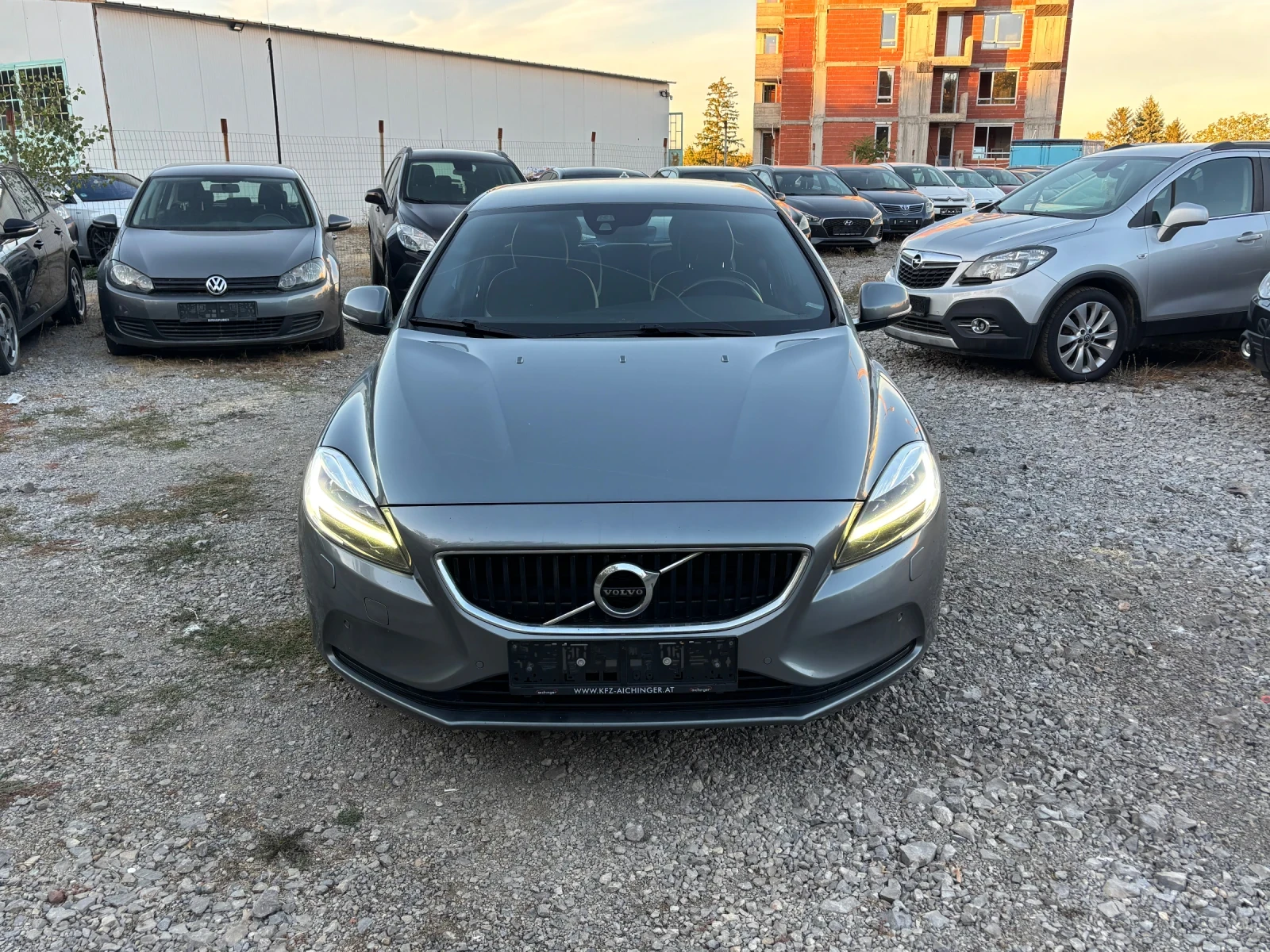 Volvo V40 2.0-120кс, Автоматик, снимка 6 - Автомобили и джипове - 56367213