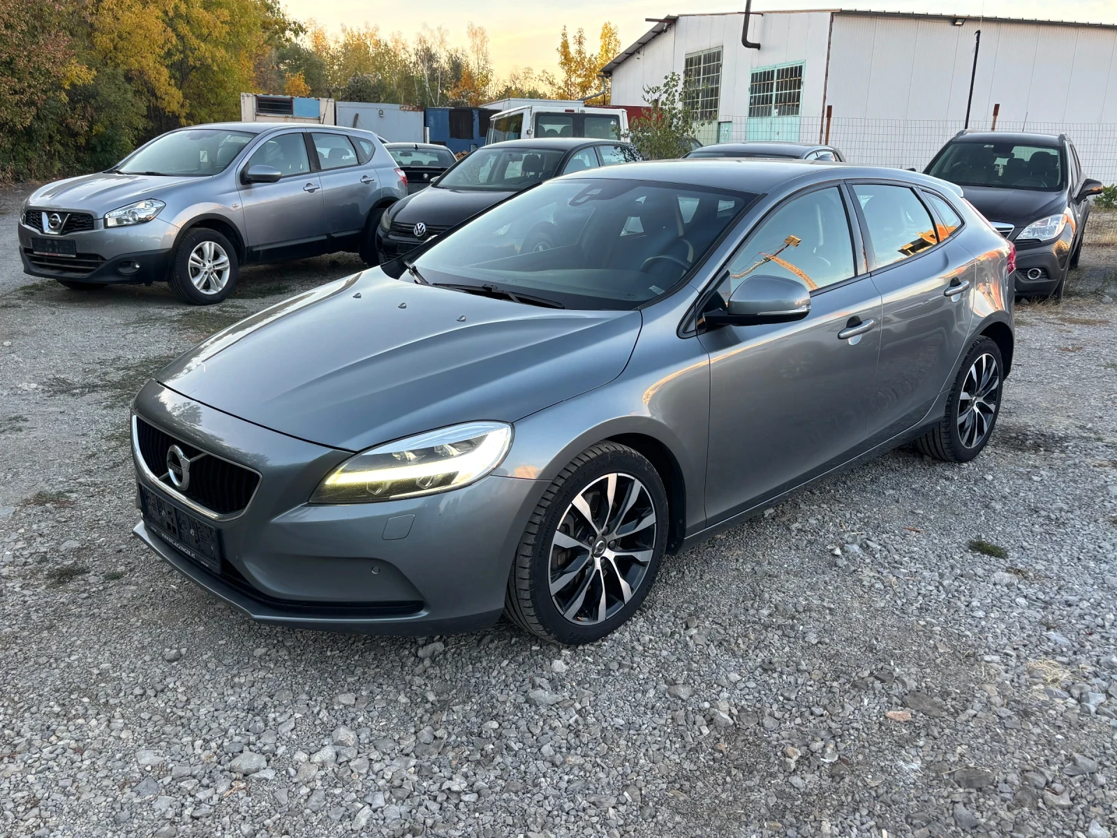 Volvo V40 2.0-120кс, Автоматик, снимка 3 - Автомобили и джипове - 56367213