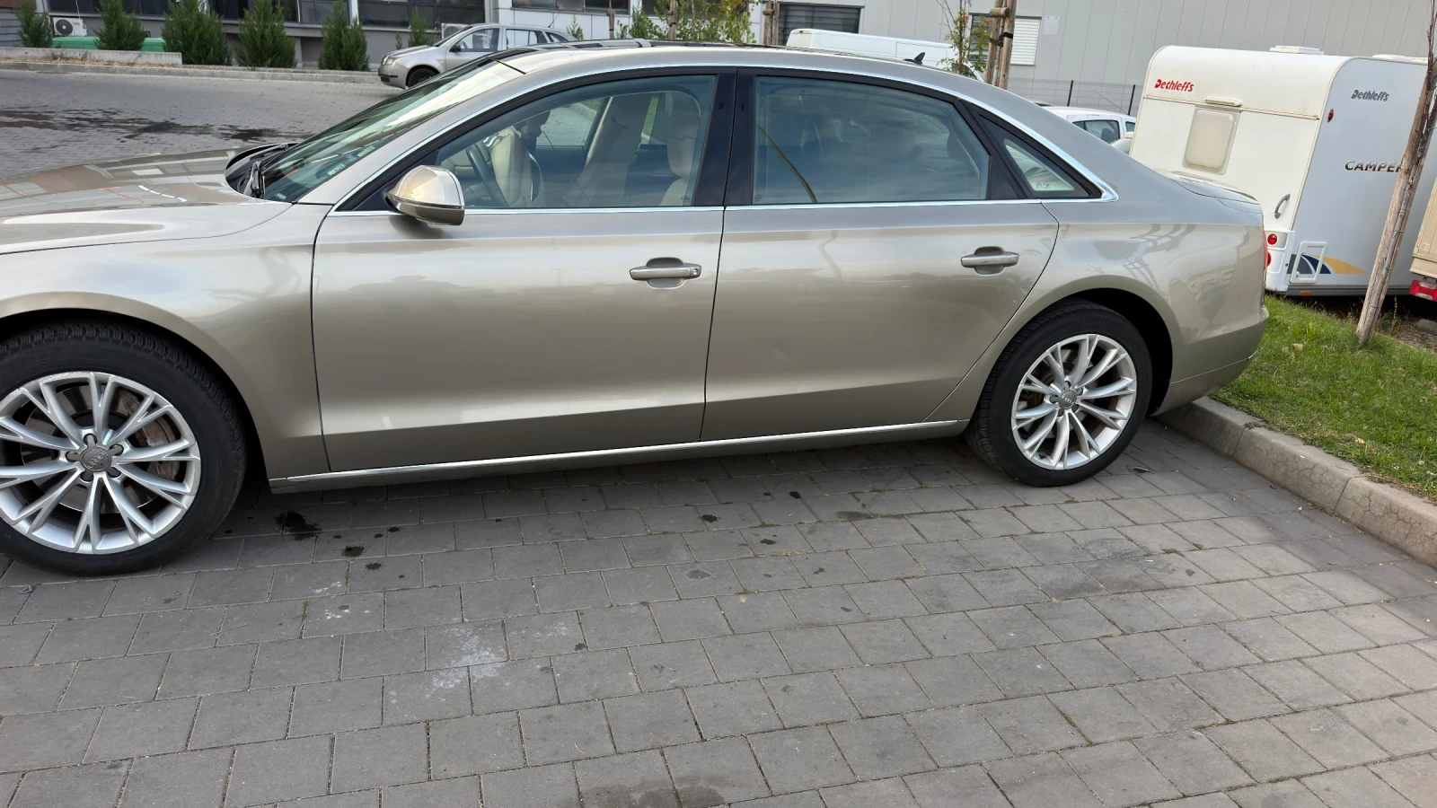 Audi A8, снимка 2 - Автомобили и джипове - 56405719