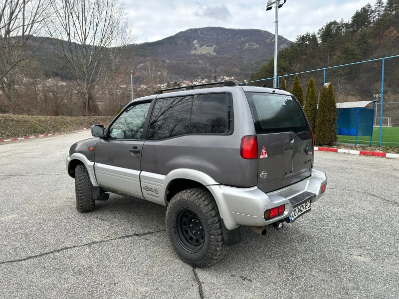 Nissan Terrano 2.7TDI, снимка 4 - Автомобили и джипове - 48678935