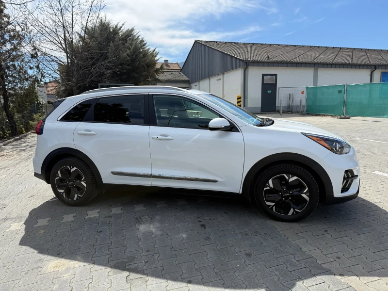 Kia Niro 1.6i PHEV 2022 Face Lift 23100km, снимка 4 - Автомобили и джипове - 49439342