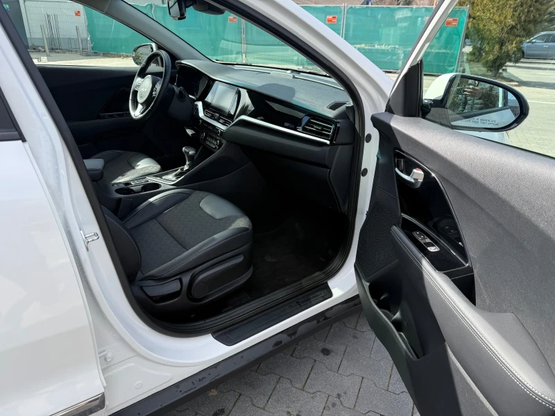 Kia Niro 1.6i PHEV 2022 Face Lift 23100km, снимка 13 - Автомобили и джипове - 49439342