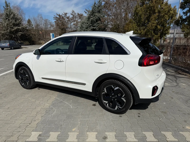 Kia Niro 1.6i PHEV 2022 Face Lift 23100km, снимка 8 - Автомобили и джипове - 49439342