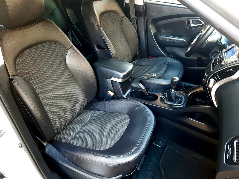 Hyundai IX35 1.6-ИТАЛИЯ+ КОЖА ! ! ! , снимка 10 - Автомобили и джипове - 51801380