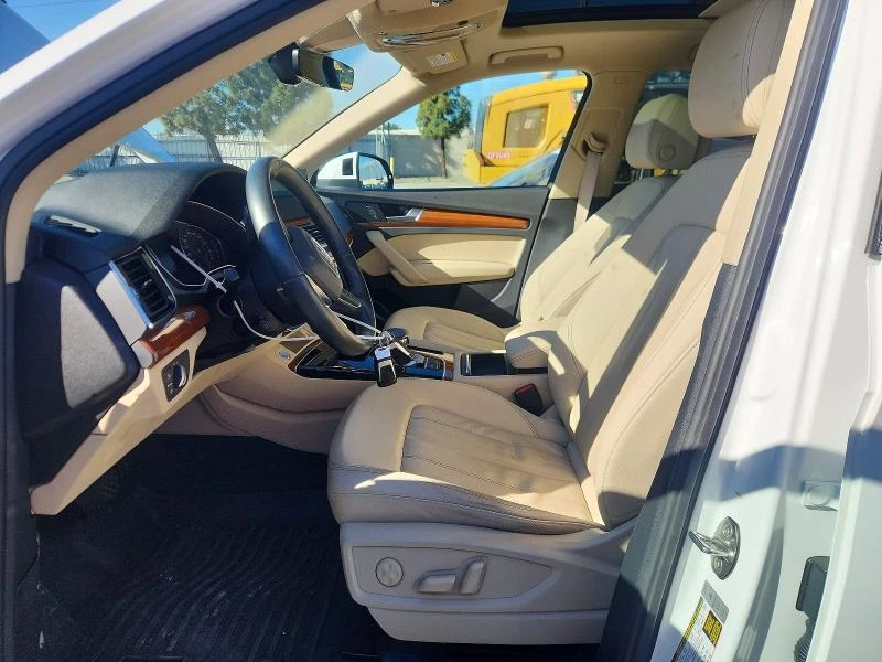 Audi Q5 2.0T* PREMIUM* ПОДГРЕВ* КАМЕРА* КЕЙЛЕС* ДИСТРОНИК*, снимка 9 - Автомобили и джипове - 53246899