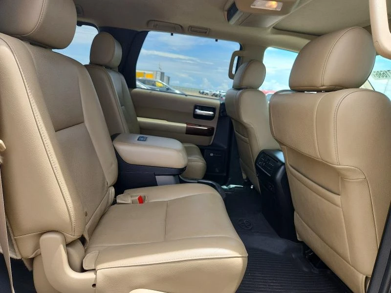 Toyota Sequoia 4WD 5.7L FFV Platinum, снимка 8 - Автомобили и джипове - 54885195