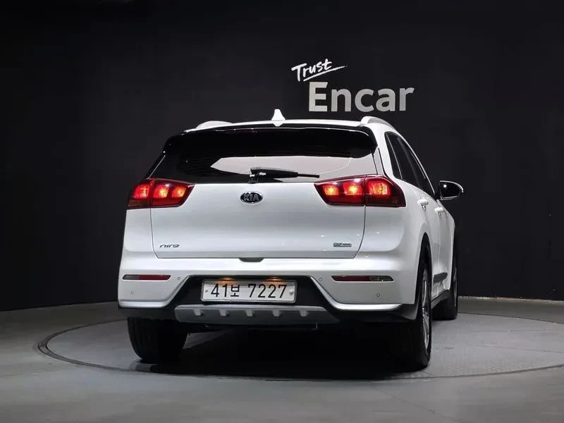Kia Niro, снимка 4 - Автомобили и джипове - 56688440
