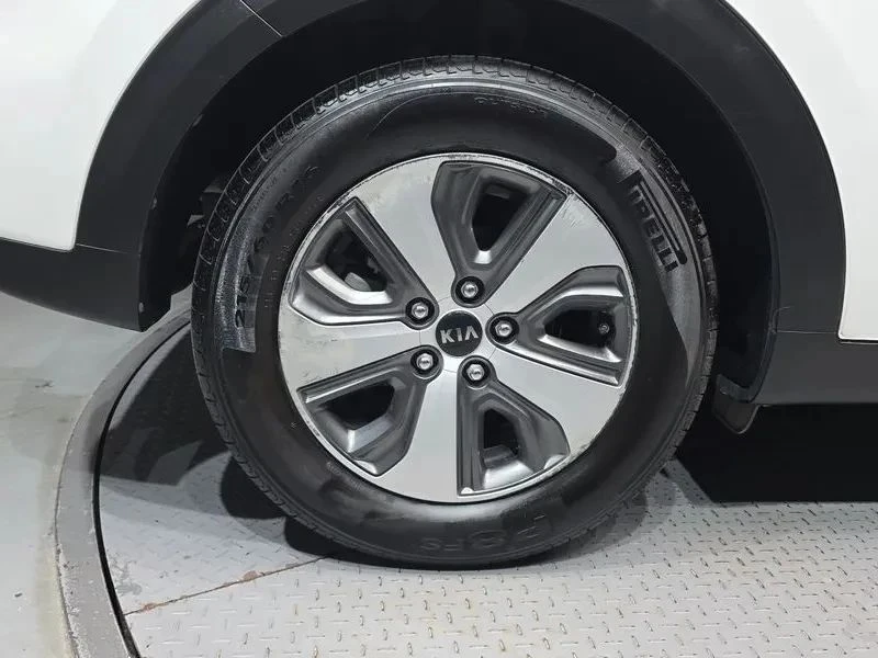 Kia Niro, снимка 5 - Автомобили и джипове - 56688440