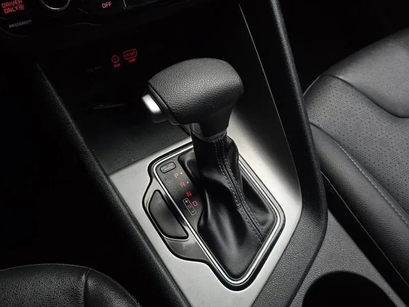 Kia Niro, снимка 9 - Автомобили и джипове - 56688440