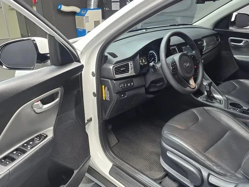 Kia Niro, снимка 10 - Автомобили и джипове - 56688440
