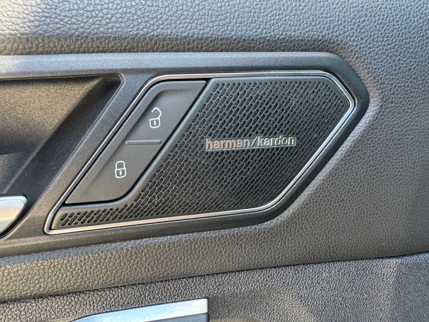 VW Tiguan R 2.0 TSI OPF 4MOTION, снимка 13 - Автомобили и джипове - 53322411