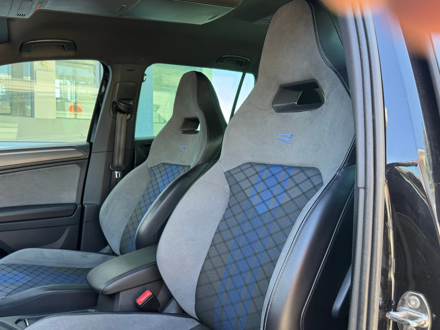 VW Tiguan R 2.0 TSI OPF 4MOTION, снимка 6 - Автомобили и джипове - 53322411
