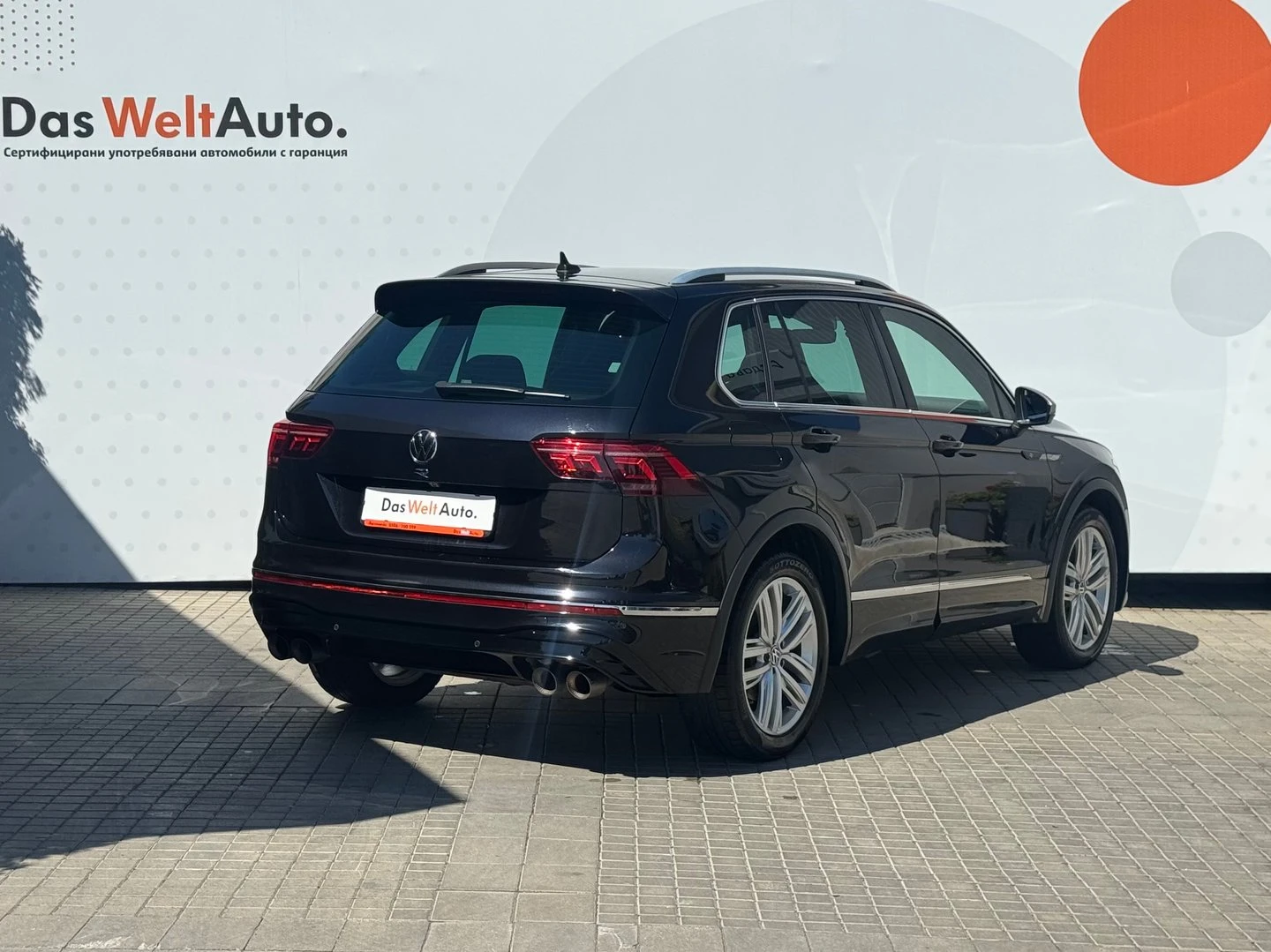 VW Tiguan R 2.0 TSI OPF 4MOTION, снимка 2 - Автомобили и джипове - 53322411