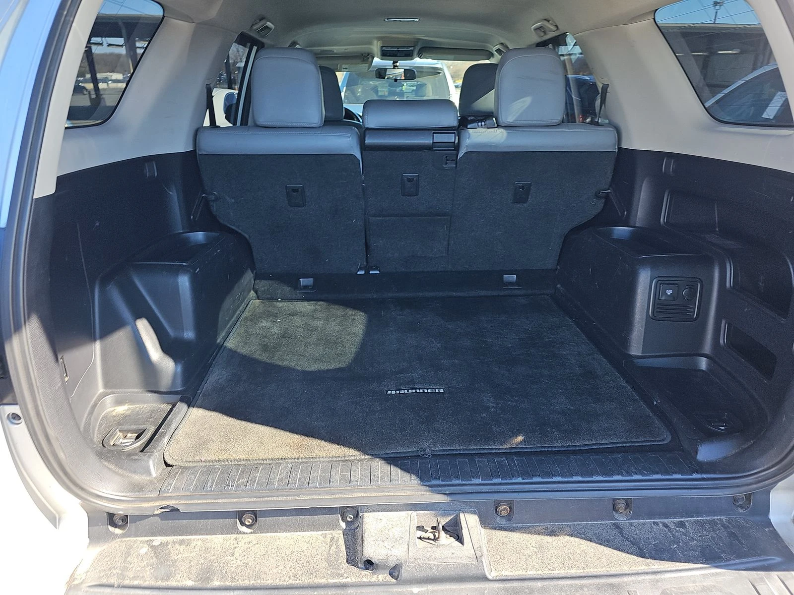 Toyota 4runner 4.0* V6* ПОДГРЕВ* КАМЕРА* КЕЙЛЕС* LANE* ASSIST, снимка 14 - Автомобили и джипове - 53915793