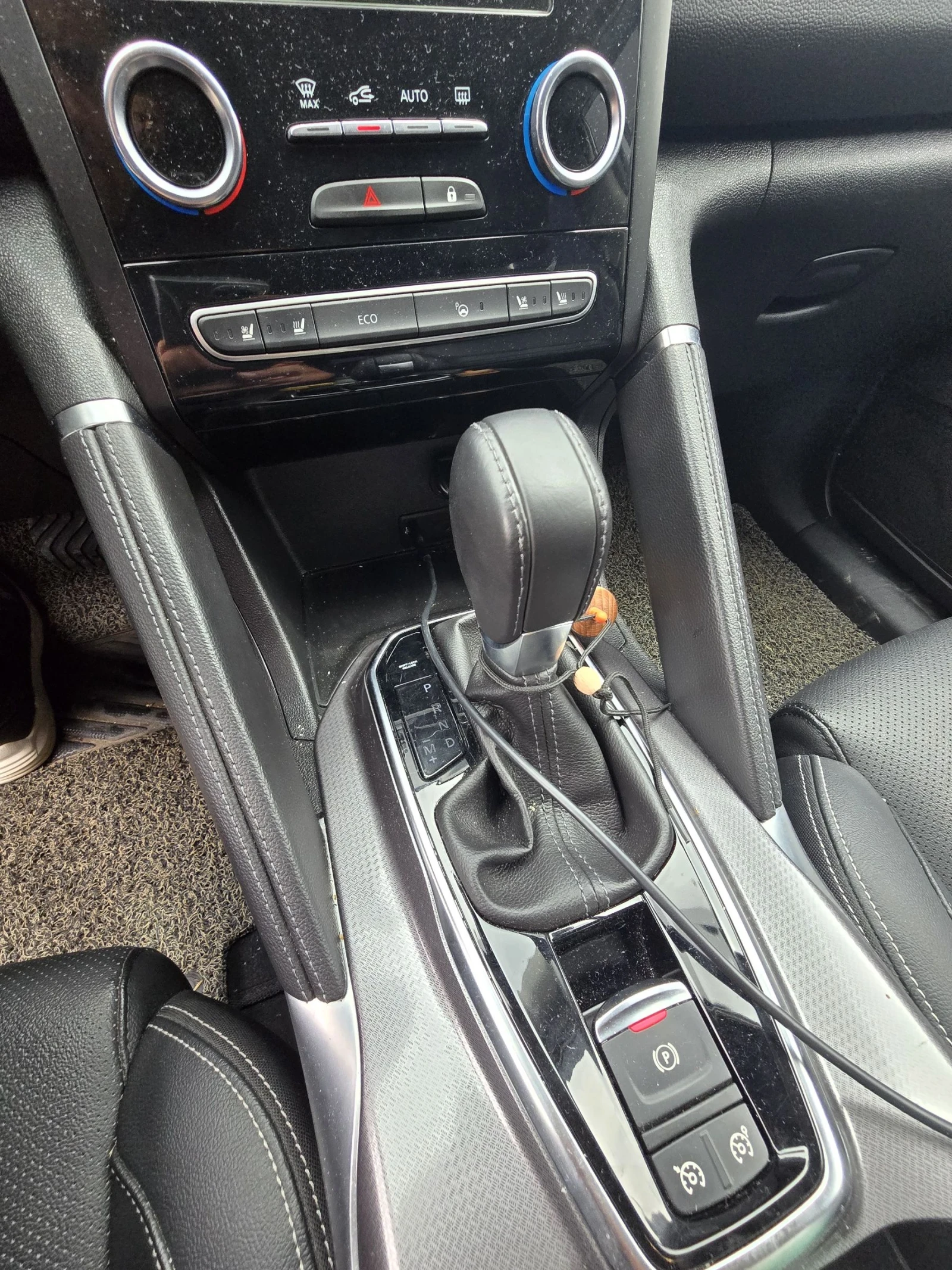 Renault Koleos 2.0 LPG, снимка 7 - Автомобили и джипове - 55164240