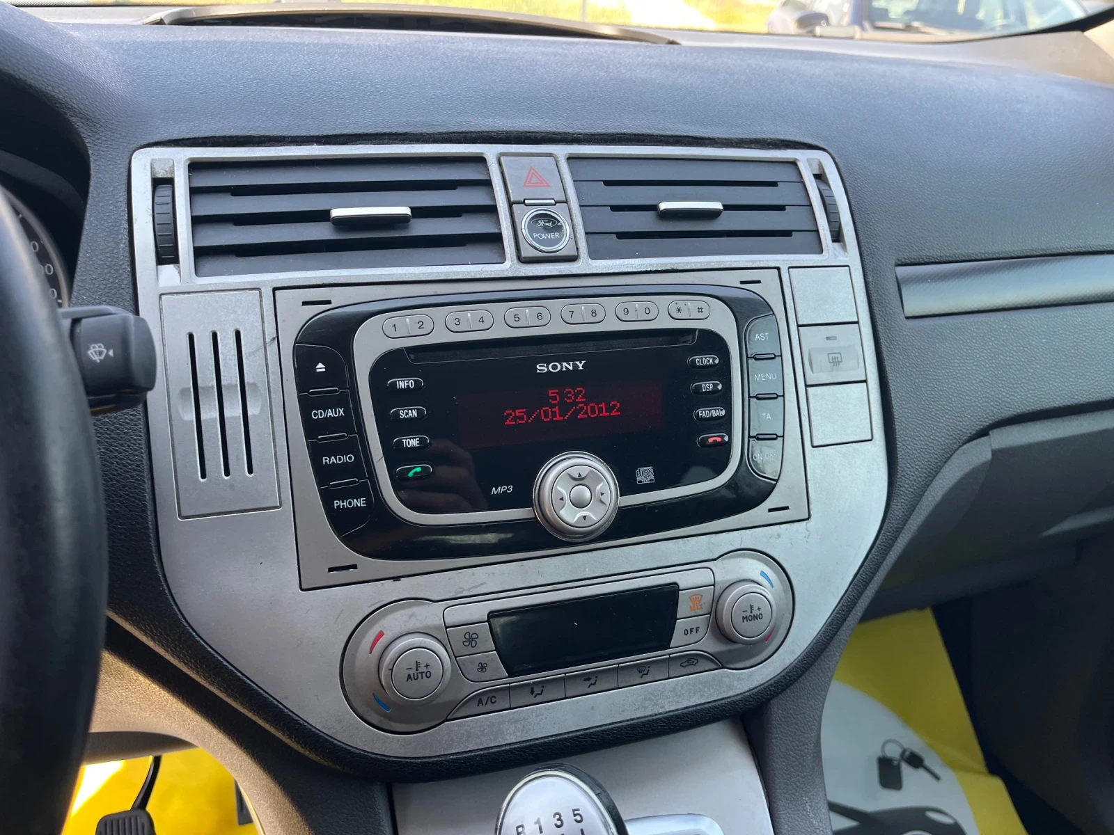 Ford Kuga 2.0-4x4, снимка 13 - Автомобили и джипове - 55719680
