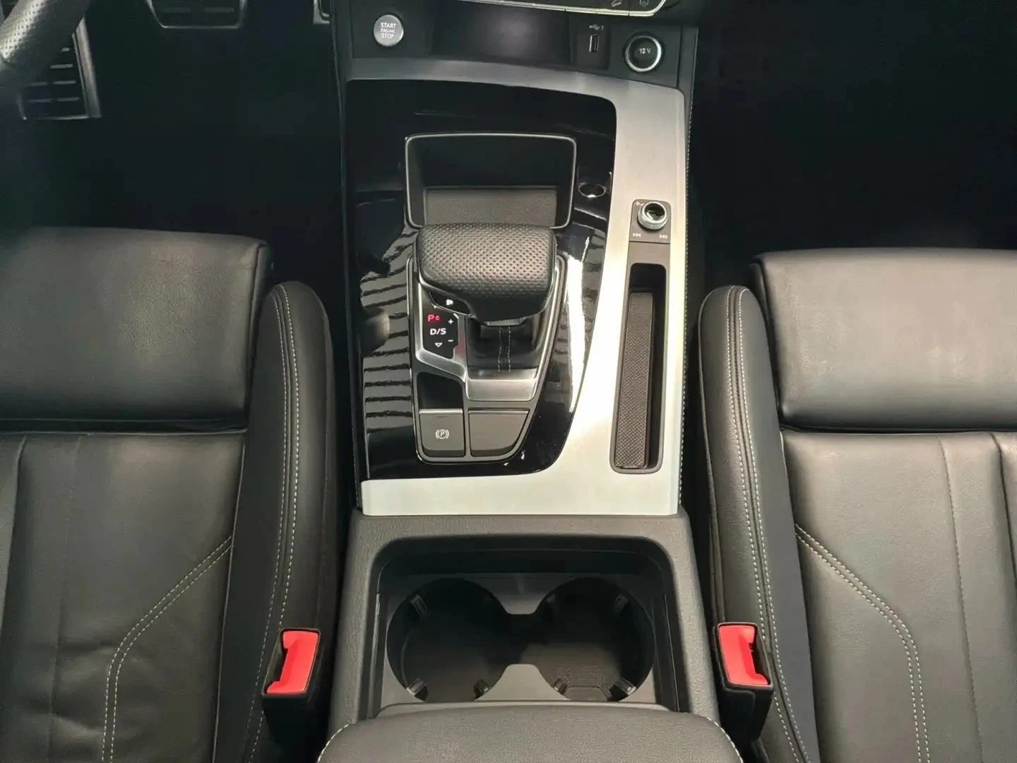 Audi Q5 2024* S-LINE* DIS* BLK OPT* QUATTRO* КРАЙНА ЦЕНА, снимка 14 - Автомобили и джипове - 56117874