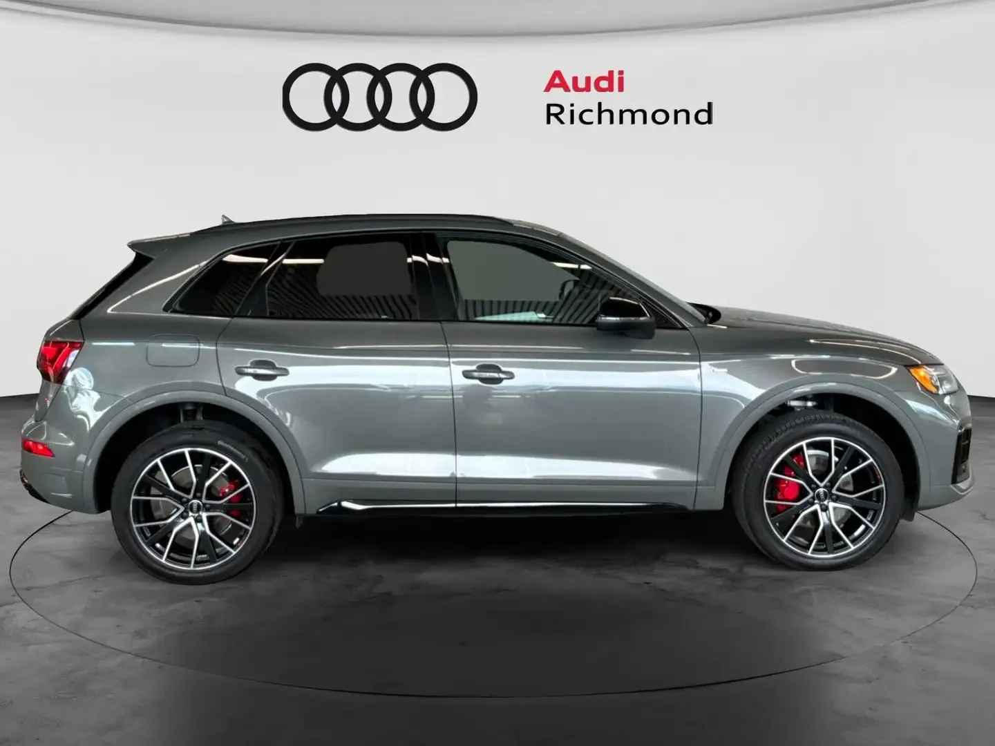 Audi Q5 2024* S-LINE* DIS* BLK OPT* QUATTRO* КРАЙНА ЦЕНА, снимка 4 - Автомобили и джипове - 56117874