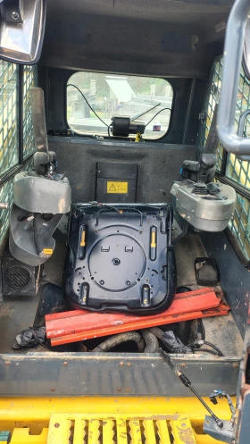 Мини челни товарачи GEHL, снимка 1