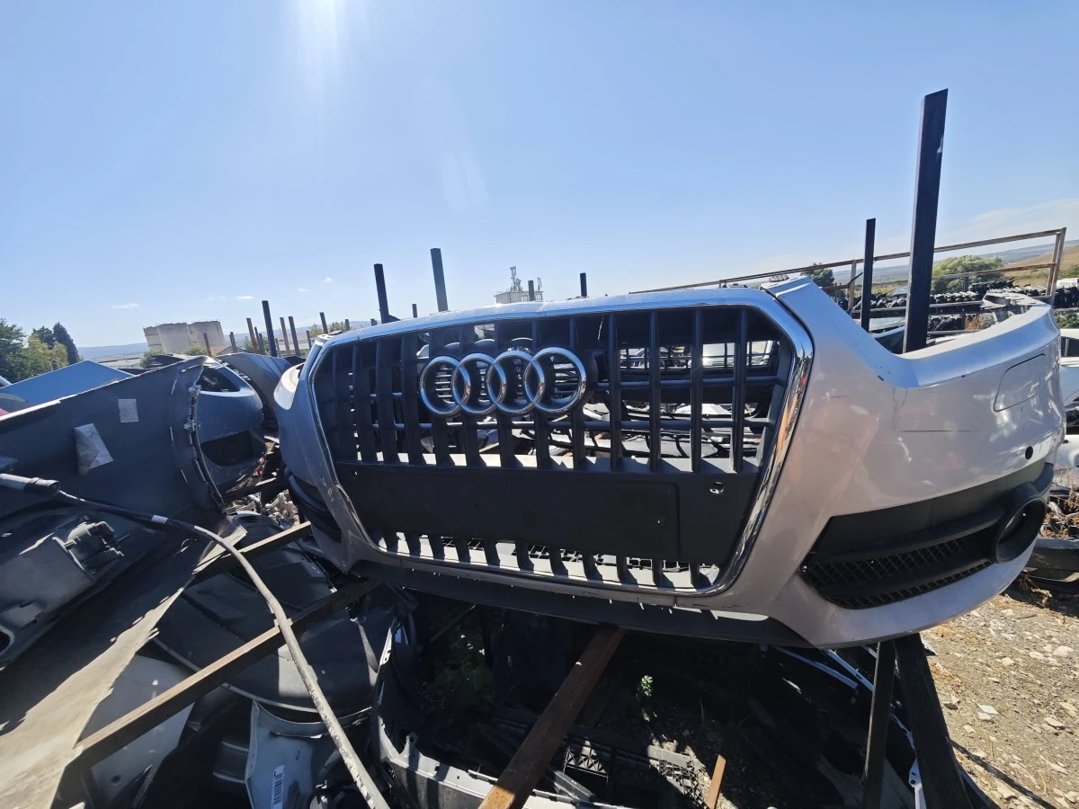 Предна броня Audi Q3 2014 8U0807065 с дефект