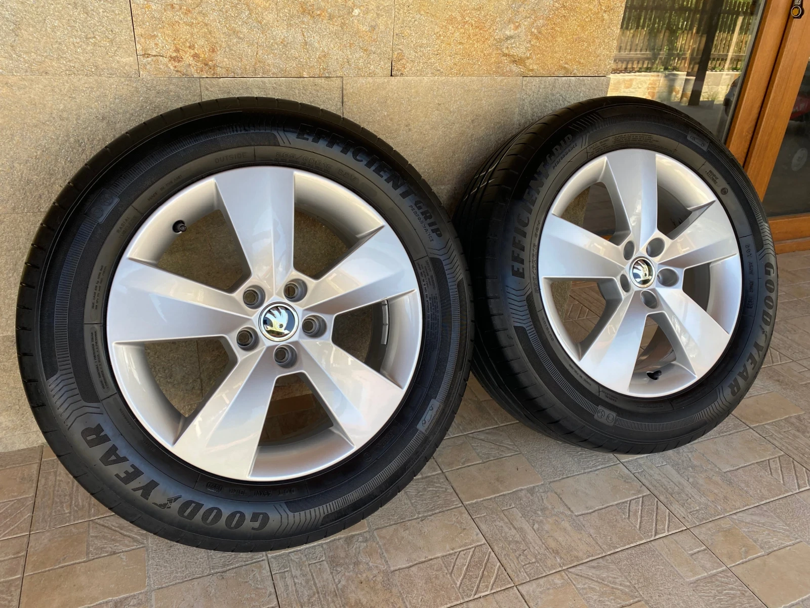 Гуми с джанти Goodyear 205/60R16, снимка 4 - Гуми и джанти - 55352077