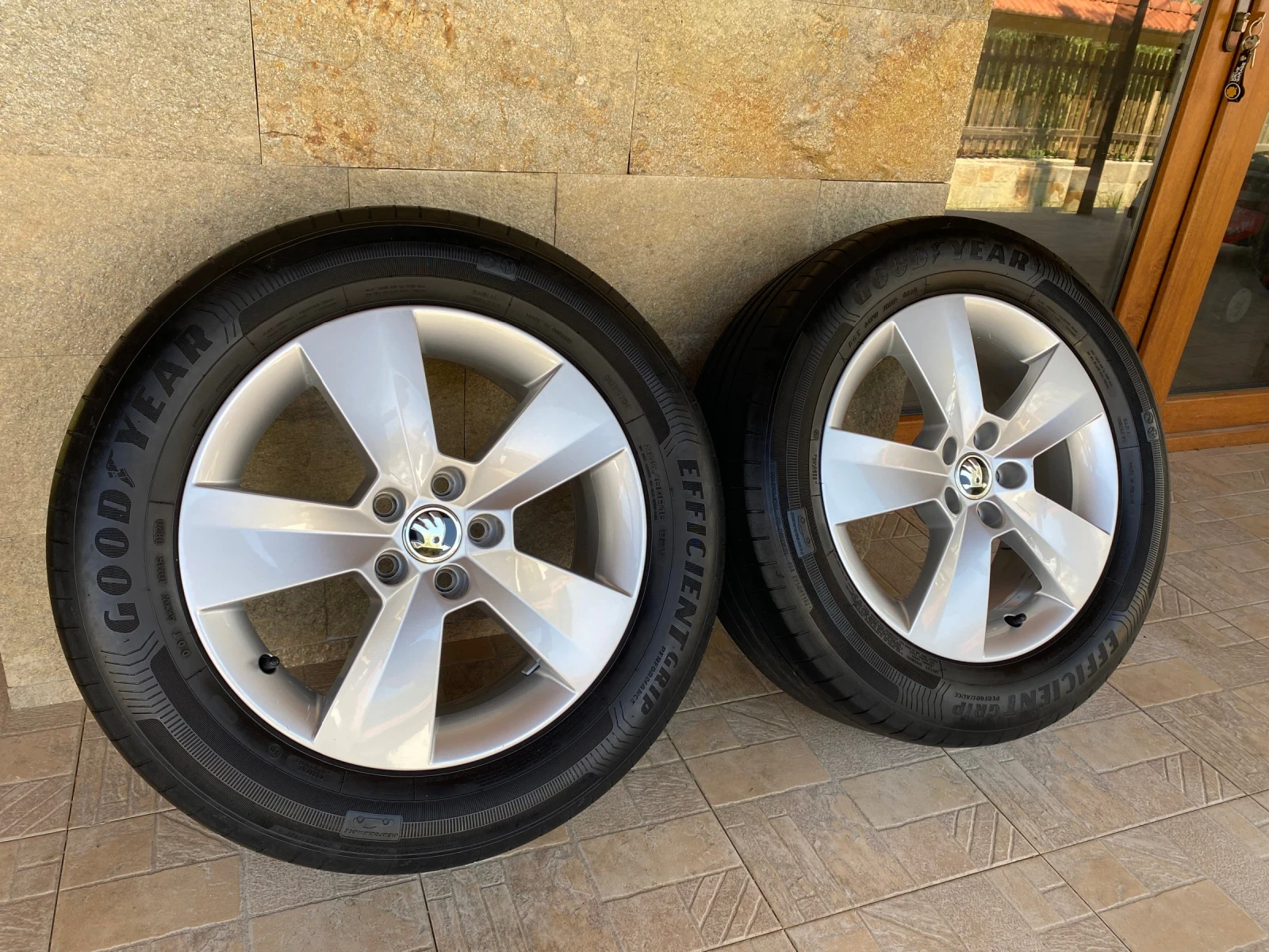 Гуми с джанти Goodyear 205/60R16, снимка 6 - Гуми и джанти - 55352077