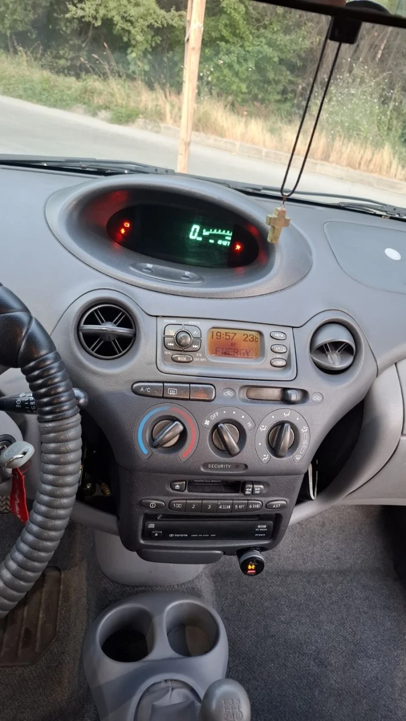 Toyota Yaris VVT-i, снимка 12 - Автомобили и джипове - 51706854