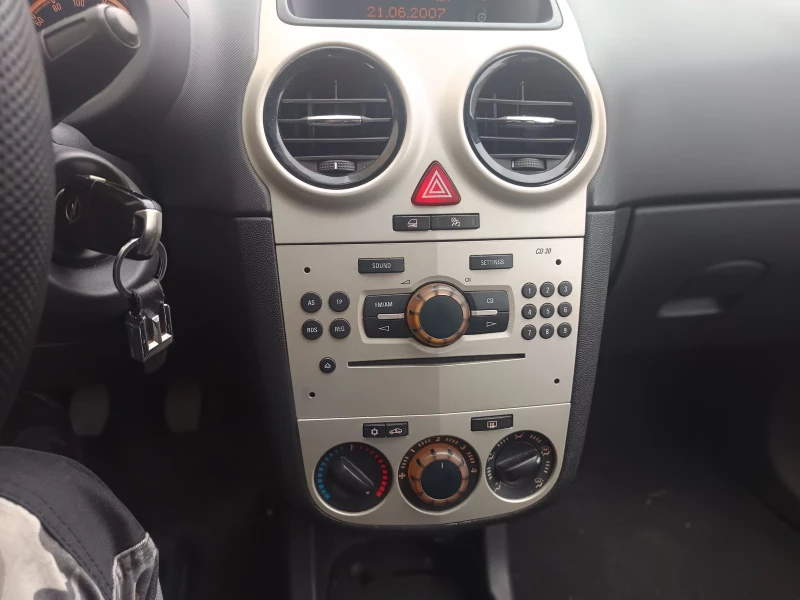 Opel Corsa D, снимка 9 - Автомобили и джипове - 52851028