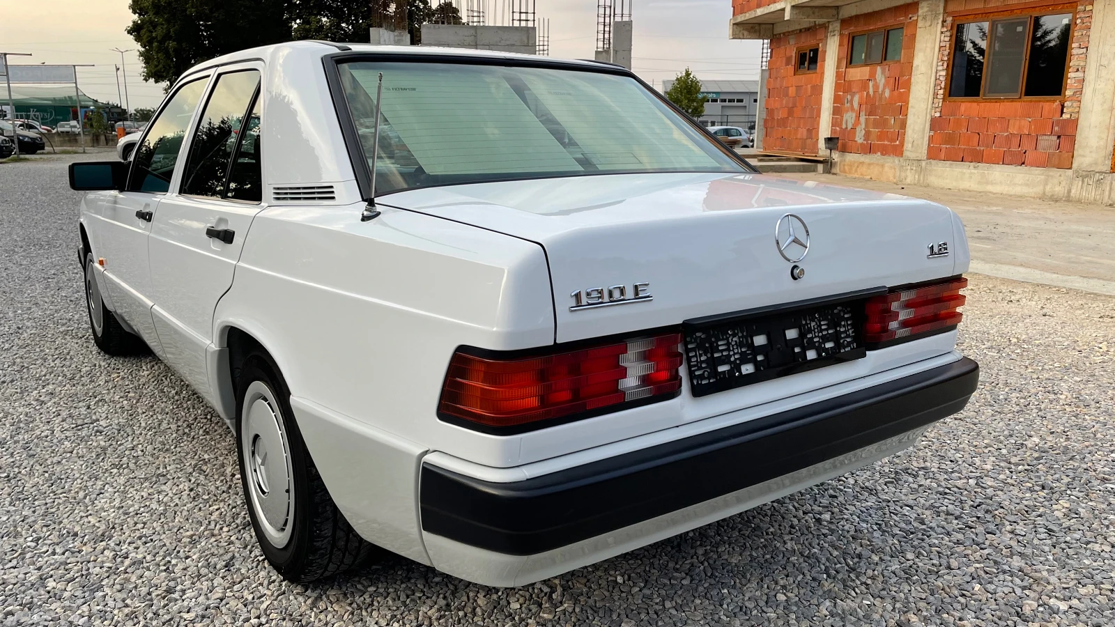 Mercedes-Benz 190 E 1.8i КЛИМАТИК 150020км!!!! - изображение 4