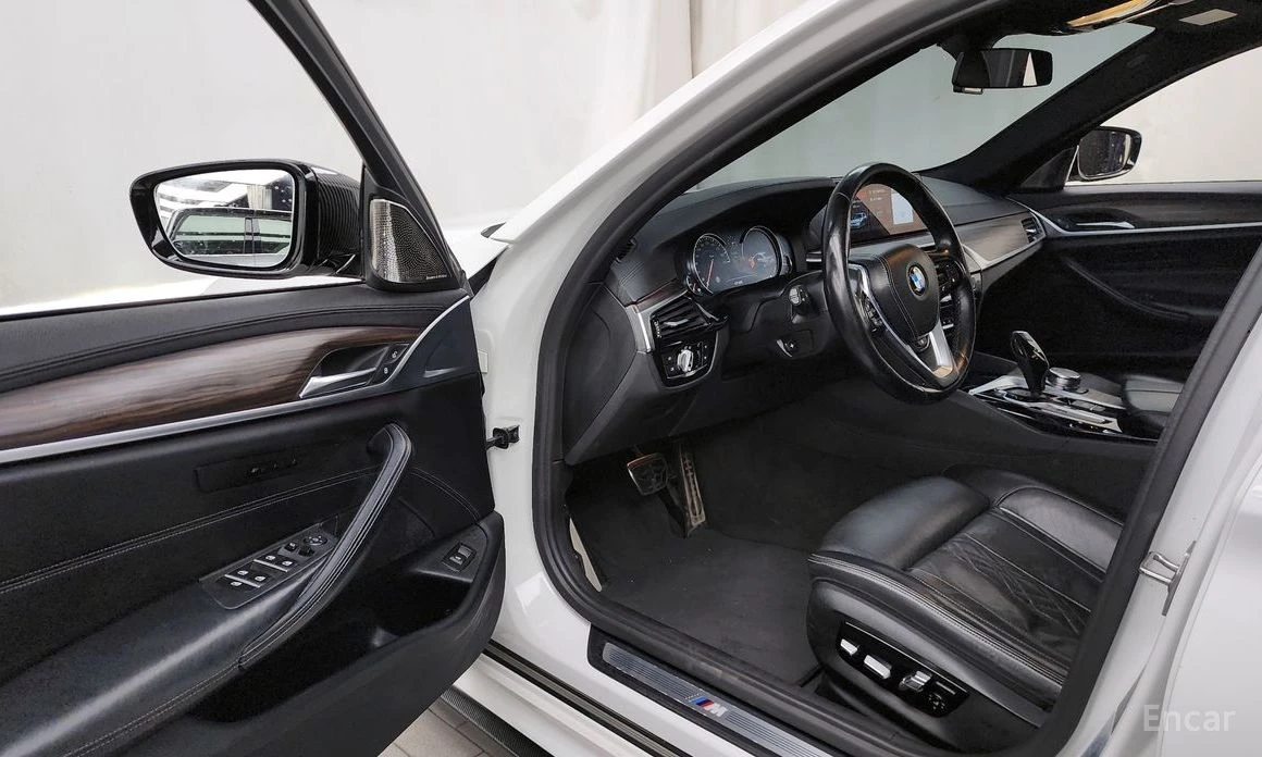 BMW 530 M Sport Plus* BOWERS & WILKINS* HEAD-UP* 360 CAM* , снимка 6 - Автомобили и джипове - 54129589