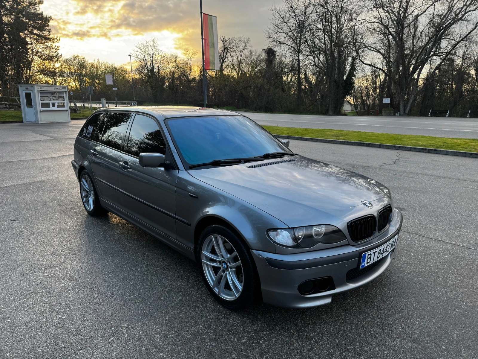 BMW 320  150 * 6скорости * Recaro * NAVI * Carplay ЕВРО 4, снимка 3 - Автомобили и джипове - 54151054