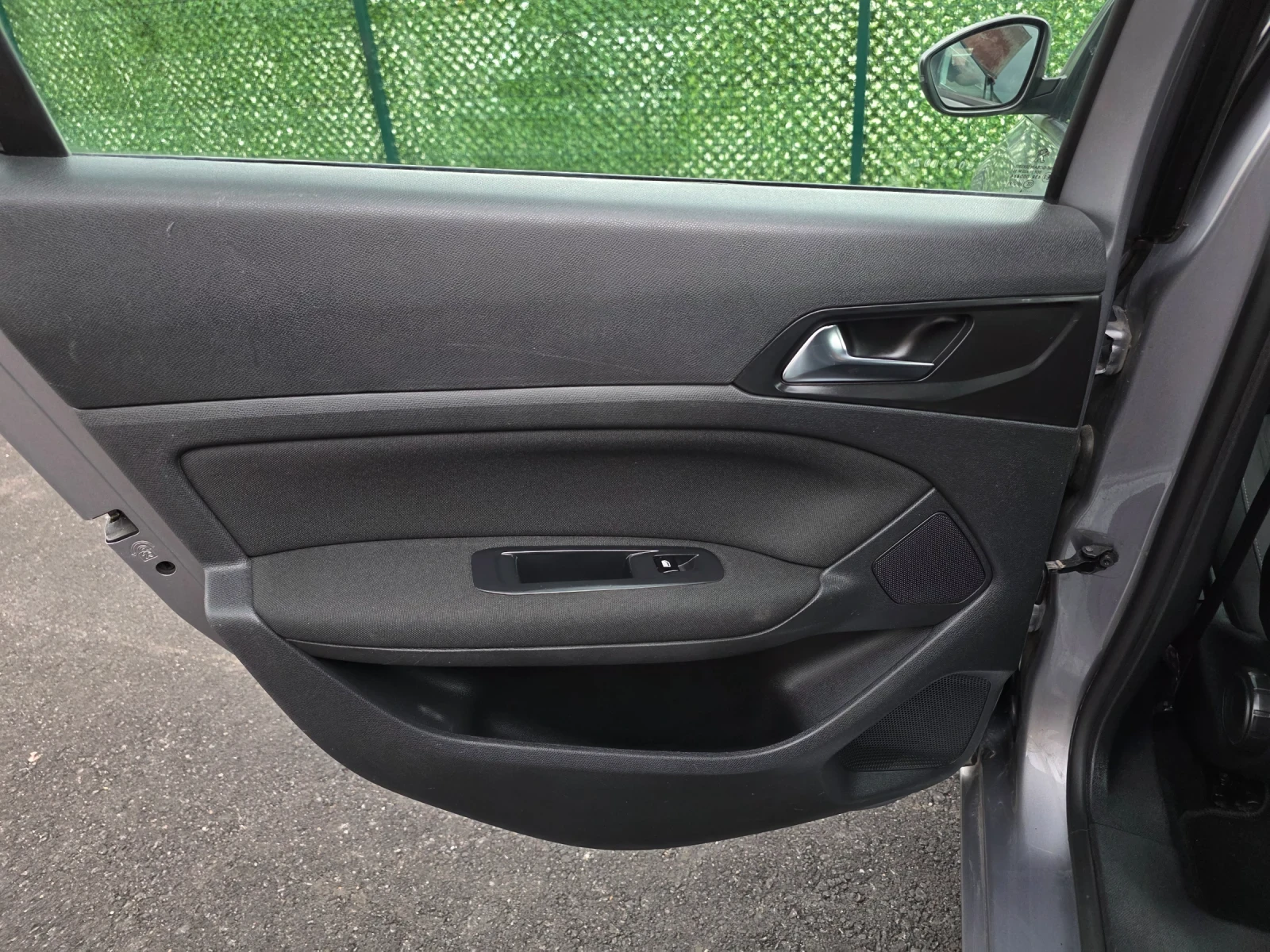 Peugeot 308 1.6e-hdi NAVI , снимка 10 - Автомобили и джипове - 54544835