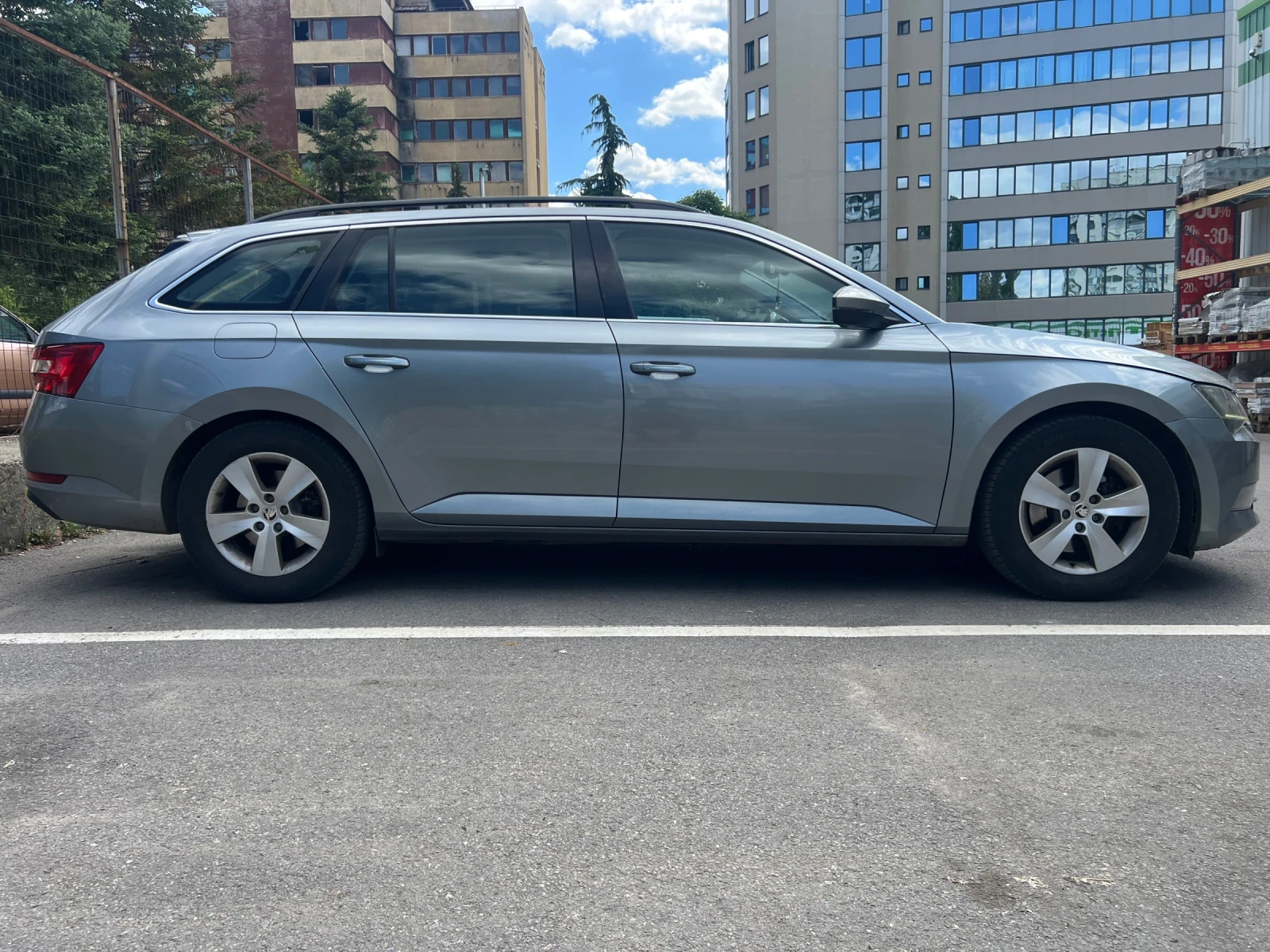 Skoda Superb Напълно обслужена, моля прочетете цялото описание, снимка 4 - Автомобили и джипове - 55407810
