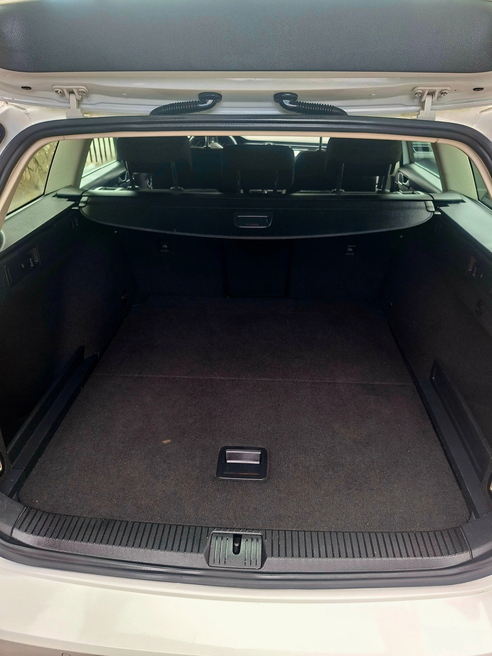 VW Passat 1.6TDI , снимка 14 - Автомобили и джипове - 56161741