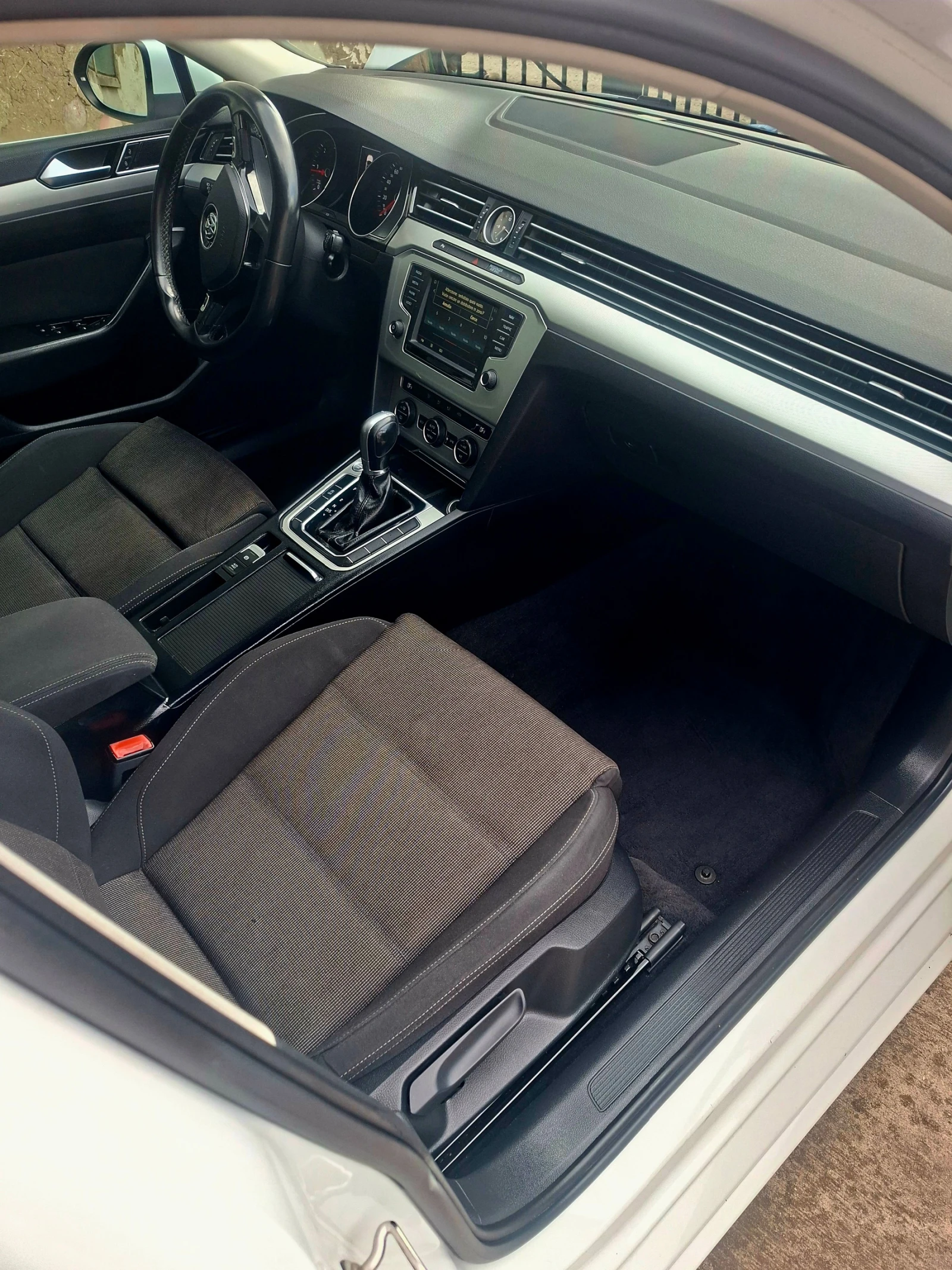 VW Passat 1.6TDI , снимка 11 - Автомобили и джипове - 56161741