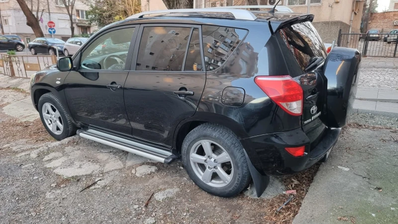 Toyota Rav4, снимка 4 - Автомобили и джипове - 48390539