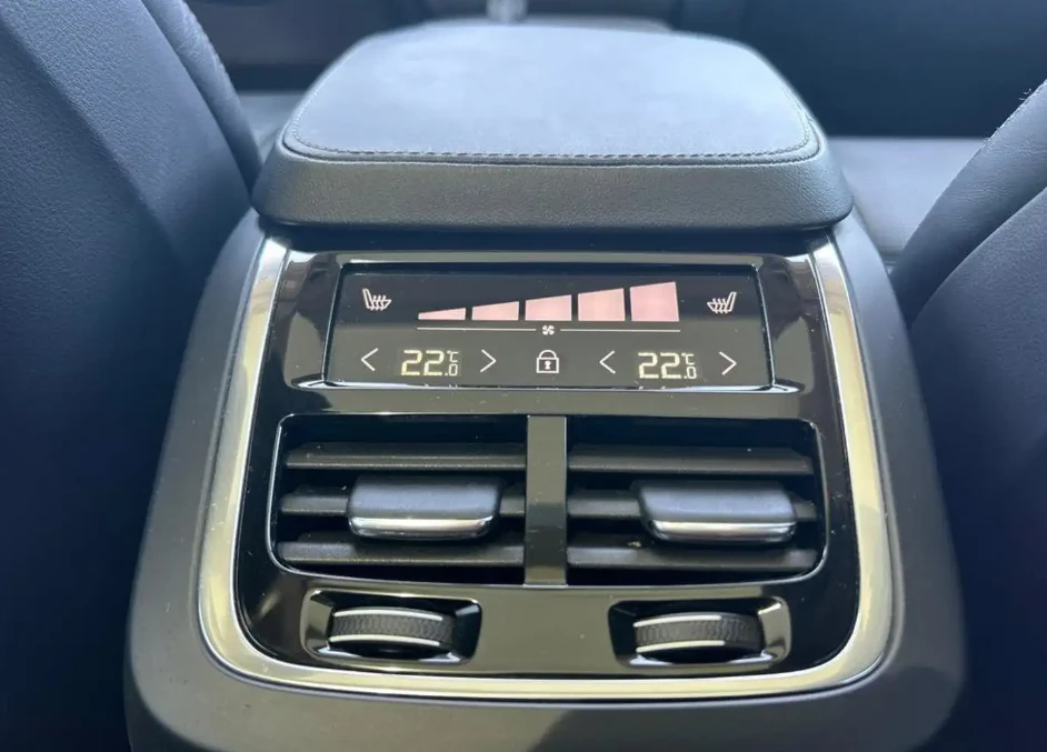 Volvo Xc90 * Inscription* Обдух* Pano* 360* Harman* , снимка 15 - Автомобили и джипове - 55435201