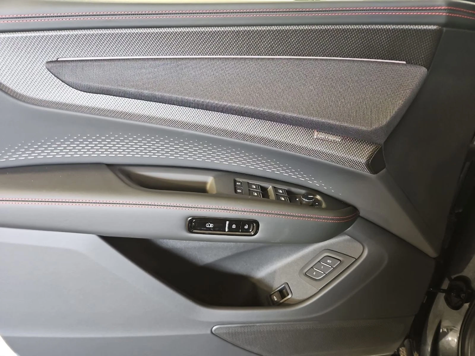 Audi Q7 S-LINE / MATRIX/ TECH PRO/ 4D B&O/ HUD/ 360/ PANO/, снимка 8 - Автомобили и джипове - 55798228