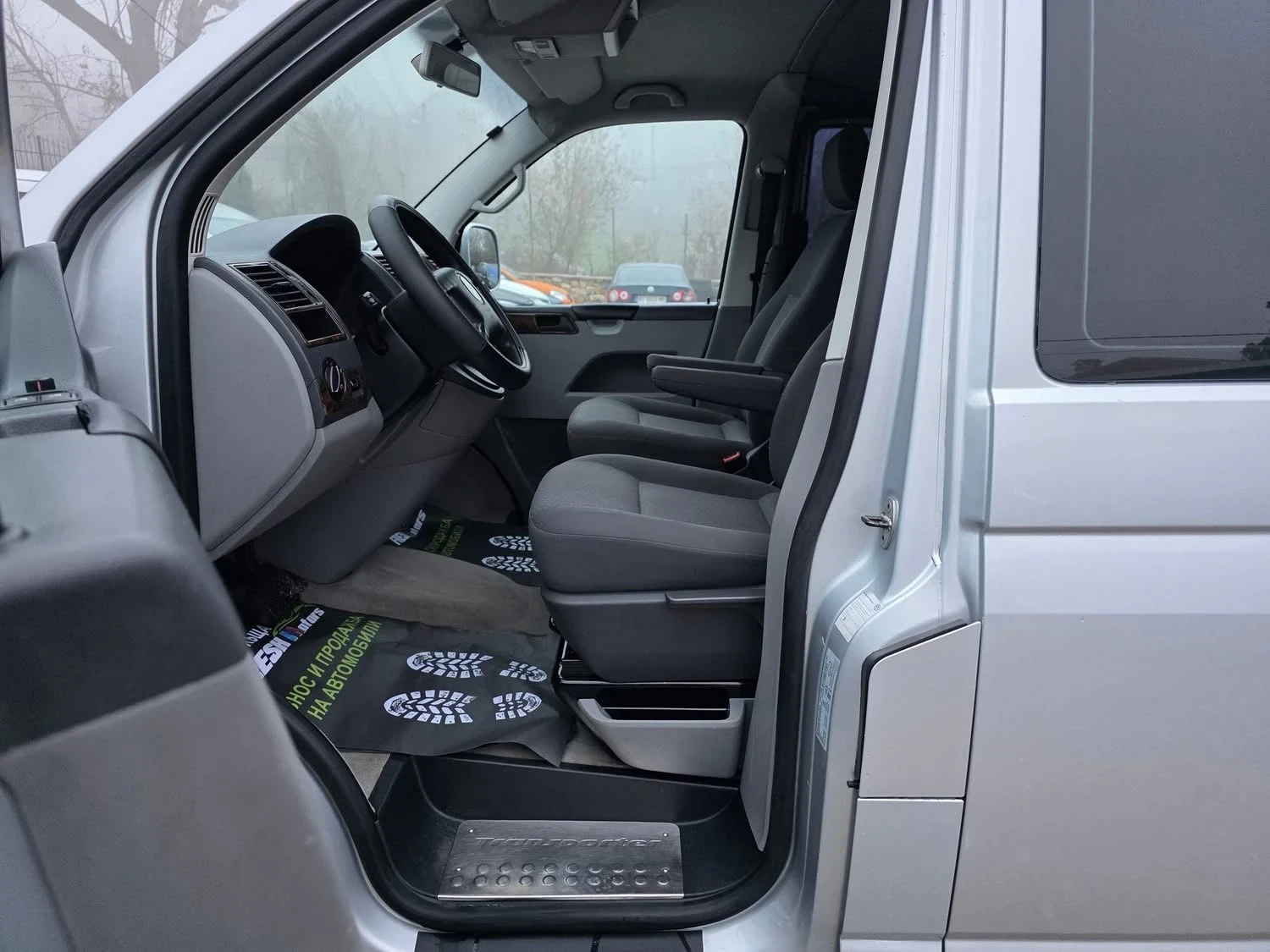 VW Transporter 2.5TDI 174K.C. / АВТОМАТ / ДЪЛГА БАЗА / КЛИМАТИК - изображение 5