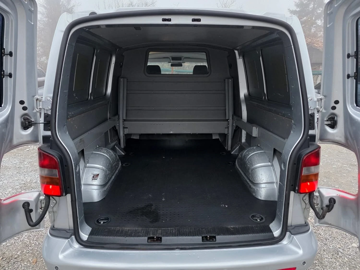 VW Transporter 2.5TDI 174K.C. / АВТОМАТ / ДЪЛГА БАЗА / КЛИМАТИК - изображение 10