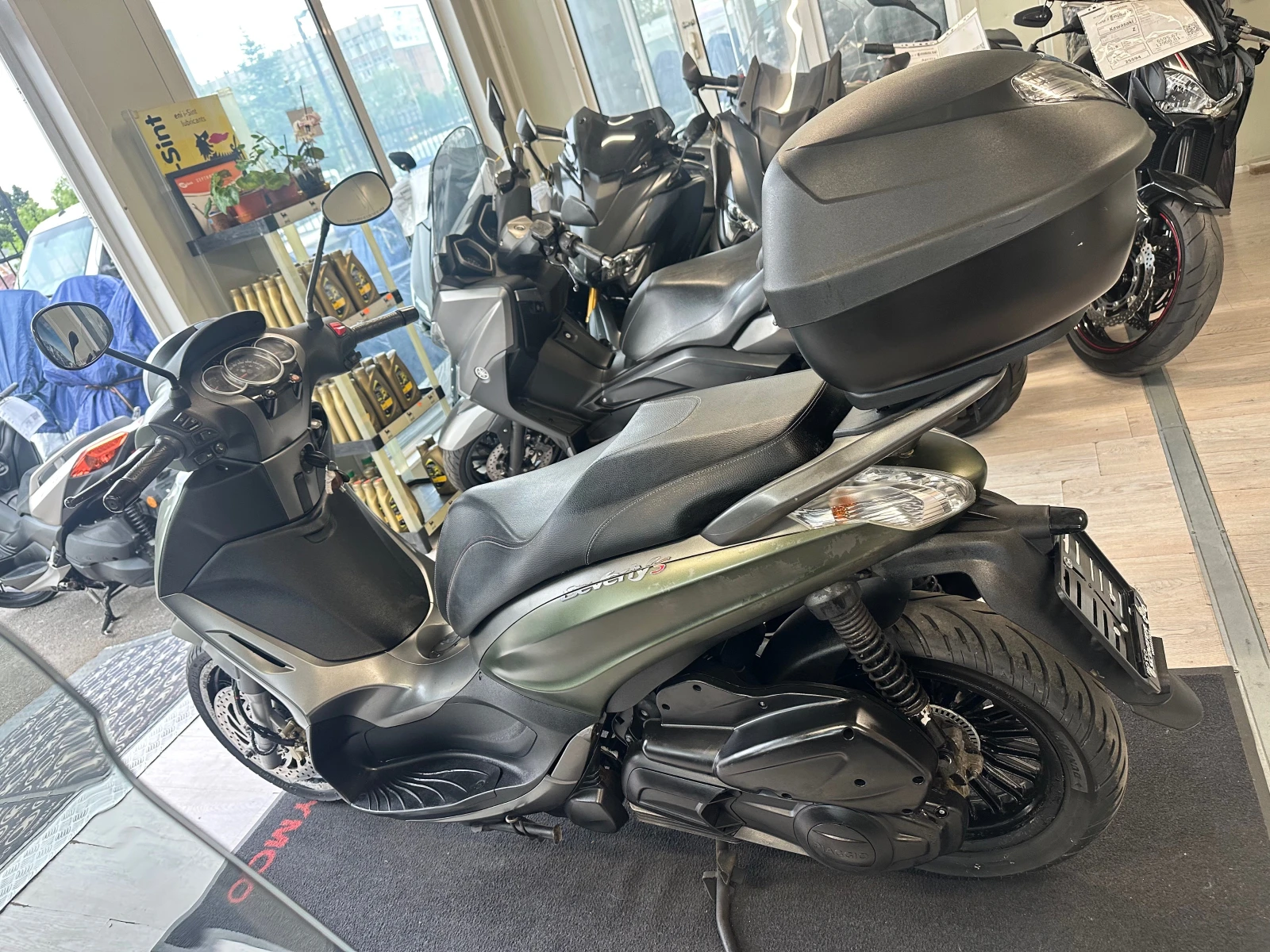 Piaggio Beverly 300i ABS/ASR/LED 05.2018г., снимка 17 - Мотоциклети и мототехника - 54456169