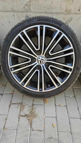 Гуми с джанти Bridgestone 235/40R18, снимка 3 - Гуми и джанти - 47755336