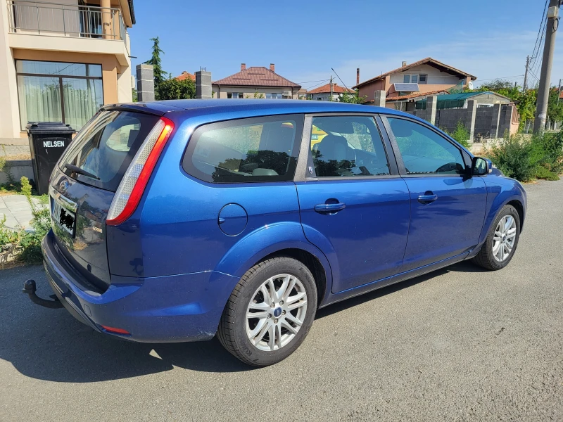 Ford Focus 1.6 TDCi Ghia + Зимни Гуми, снимка 2 - Автомобили и джипове - 52013276
