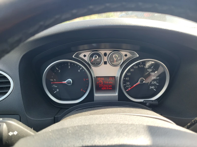 Ford Focus 1.6 TDCi Ghia + Зимни Гуми, снимка 10 - Автомобили и джипове - 52013276