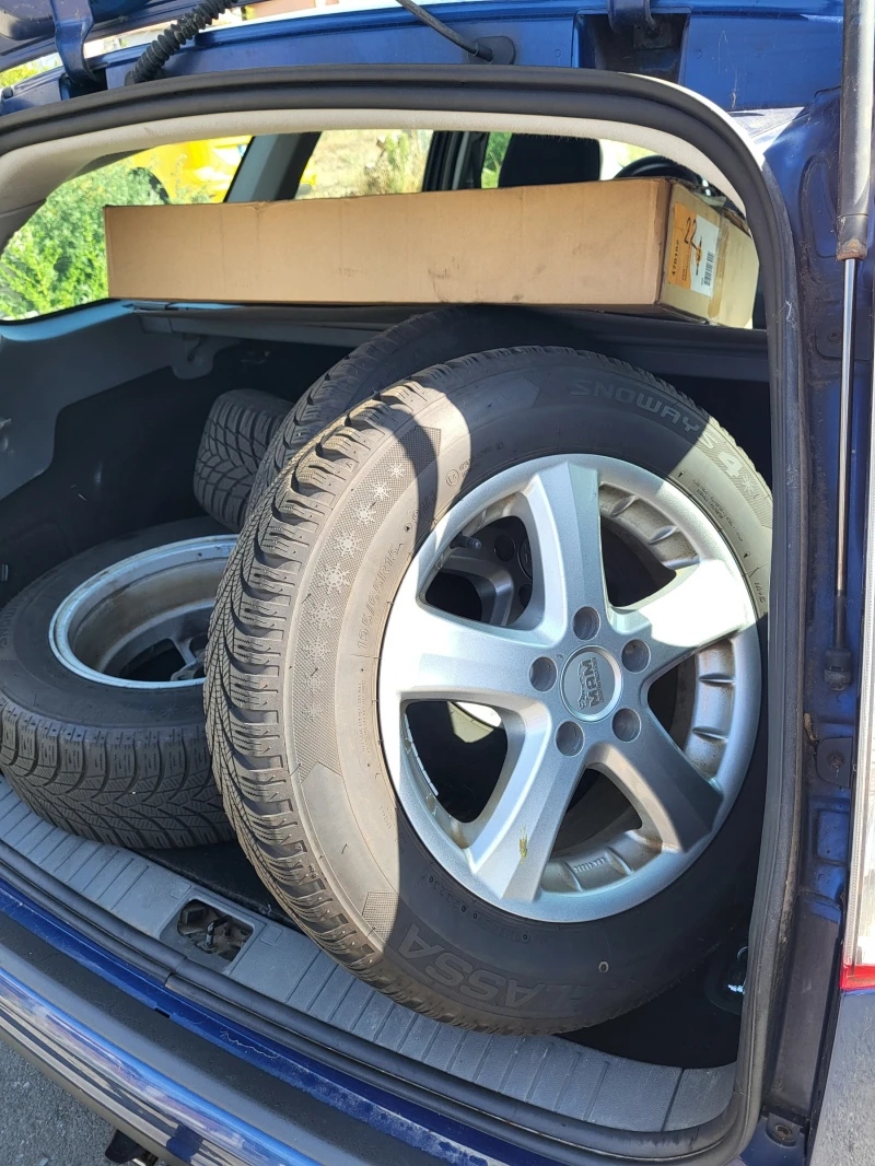 Ford Focus 1.6 TDCi Ghia + Зимни Гуми, снимка 9 - Автомобили и джипове - 52013276