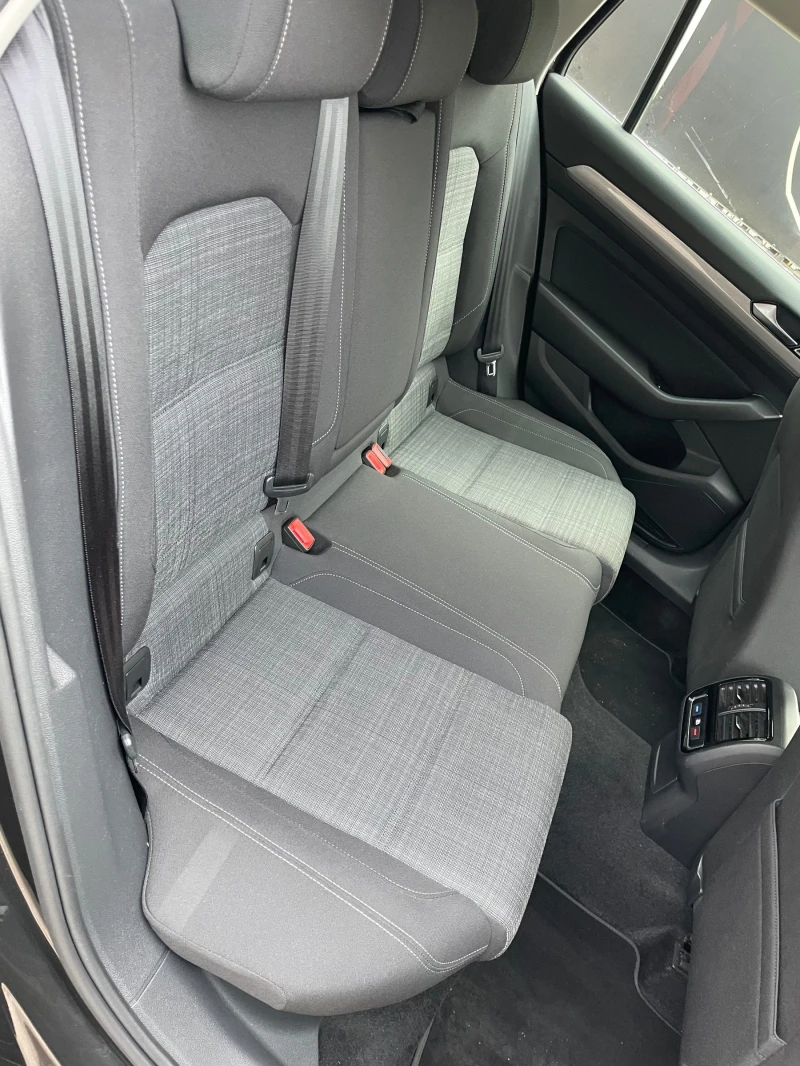 VW Passat 2.0 TDI/150 PS/LED/ACC/PDC/NAVI/CAMERA, снимка 15 - Автомобили и джипове - 52896621