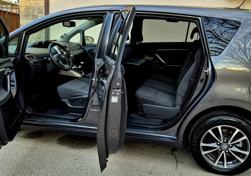 Toyota Verso 2.2d4d-EXECUTIVE-FACE LIFT-veriga-6скорости-japan , снимка 13 - Автомобили и джипове - 53502062