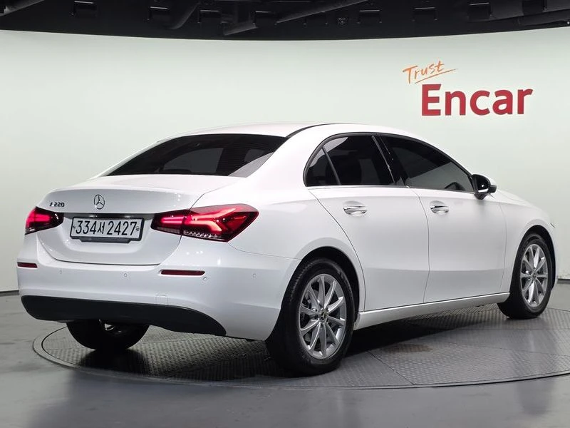 Mercedes-Benz A 220 A220 Sedan| 190к.с.| ВКЛ.ТЕХНОТЕСТ, снимка 2 - Автомобили и джипове - 55401066